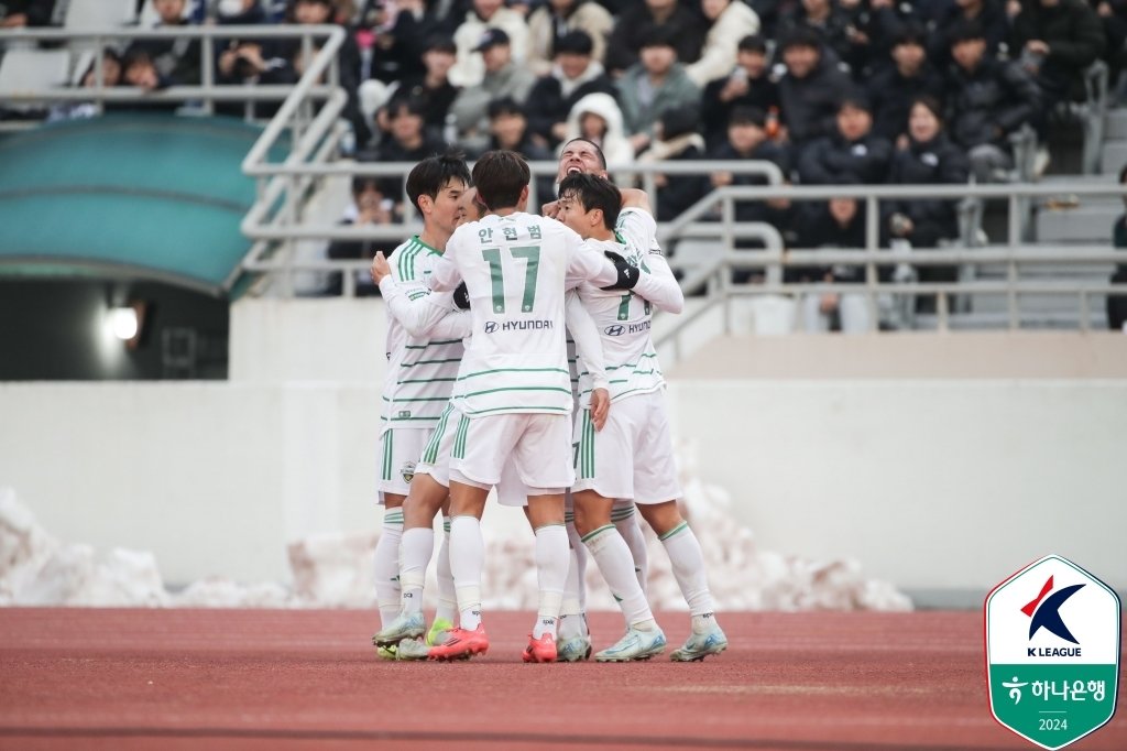 득점 후 기뻐하는 전북 선수들&#40;한국프로축구연맹 제공&#41;