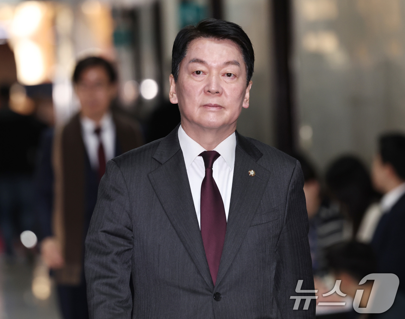 (서울=뉴스1) 구윤성 기자 = 안철수 국민의힘 의원이 10일 오전 서울 여의도 국회에서 열린 중진회의에 참석하고 있다. 2024.12.10/뉴스1