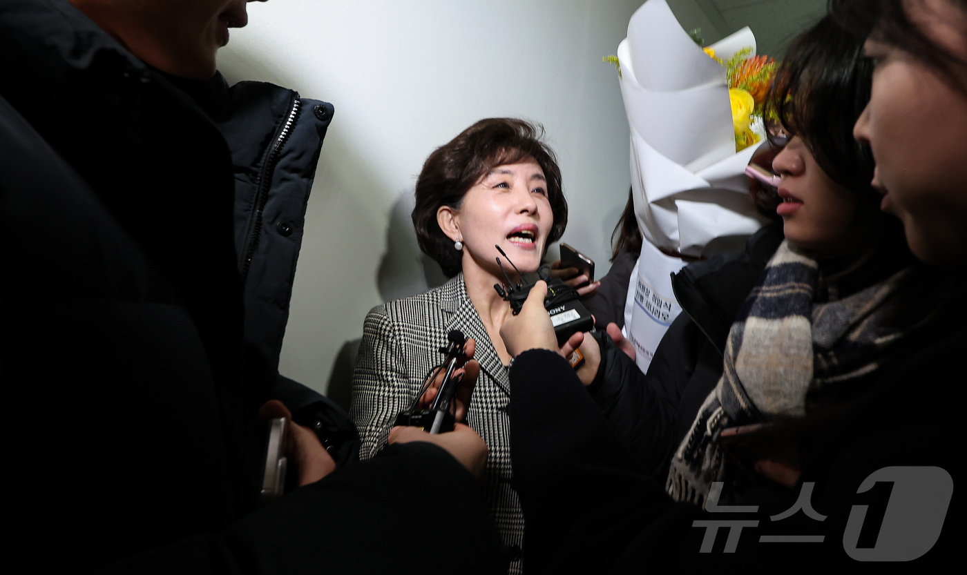 (서울=뉴스1) 김도우 기자 = 박선영 신임 진실·화해를위한과거사정리위원회(진실화해위) 위원장이 10일 오전 서울 중구 진실화해위에서 열린 취임식을 마치고 취재진의 질문을 받고 있 …