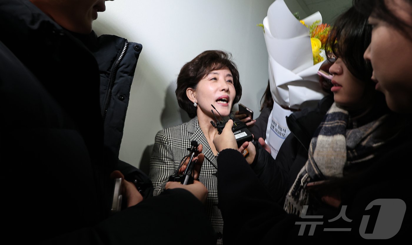 본문 이미지 - 박선영 신임 진실·화해를위한과거사정리위원회(진실화해위) 위원장이 10일 오전 서울 중구 진실화해위에서 열린 취임식을 마치고 취재진의 질문을 받고 있다. 2024.12.10/뉴스1 ⓒ News1 김도우 기자