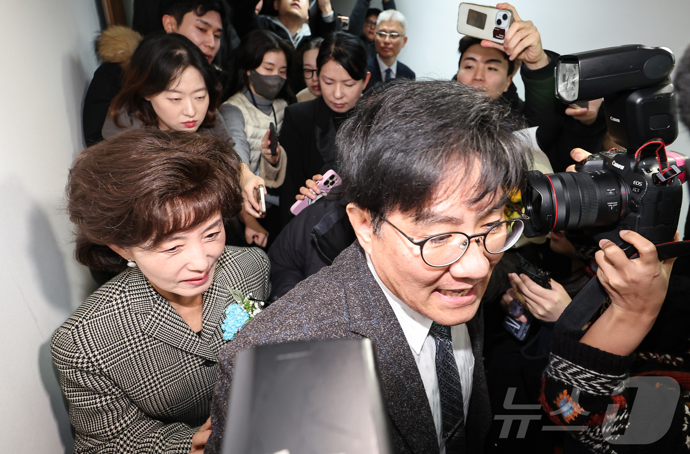 (서울=뉴스1) 김도우 기자 = 박선영 신임 진실·화해를위한과거사정리위원회(진실화해위) 위원장이 10일 오전 서울 중구 진실화해위에서 열린 취임식을 마치고 취재진의 질문을 받고 있 …