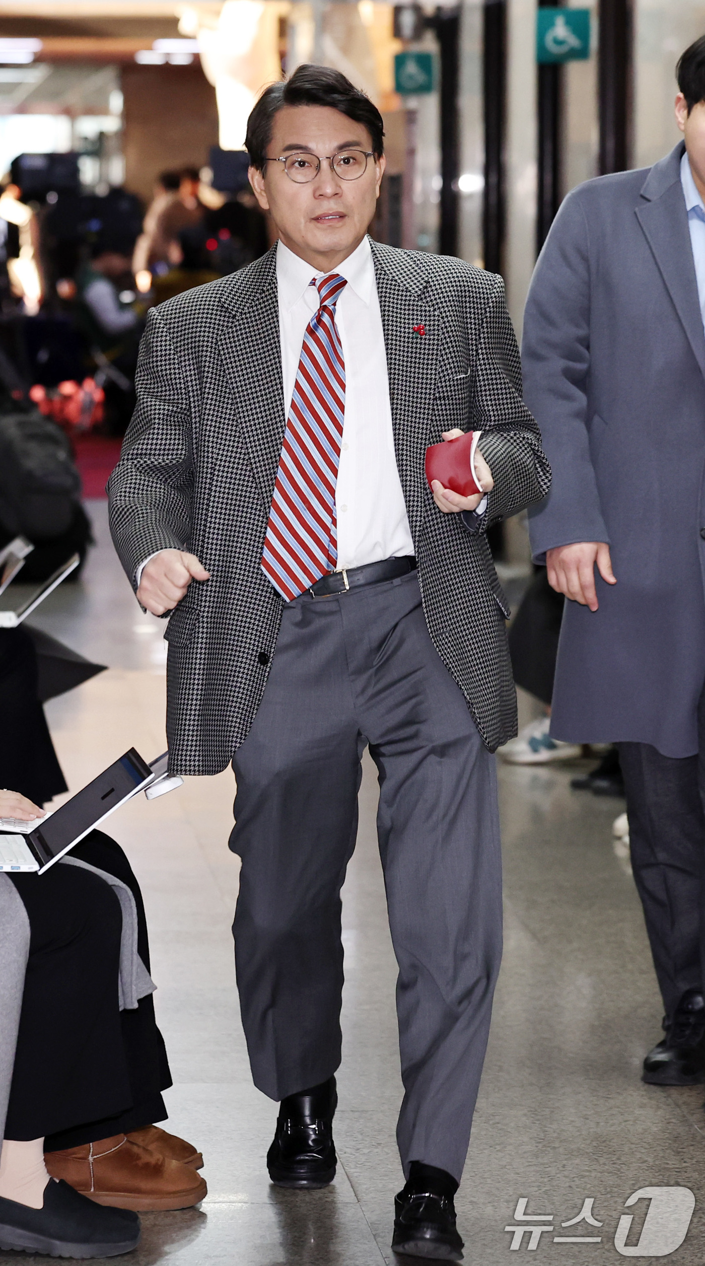 (서울=뉴스1) 구윤성 기자 = 윤상현 국민의힘 의원이 10일 오전 서울 여의도 국회에서 열린 중진회의에 참석하고 있다. 2024.12.10/뉴스1