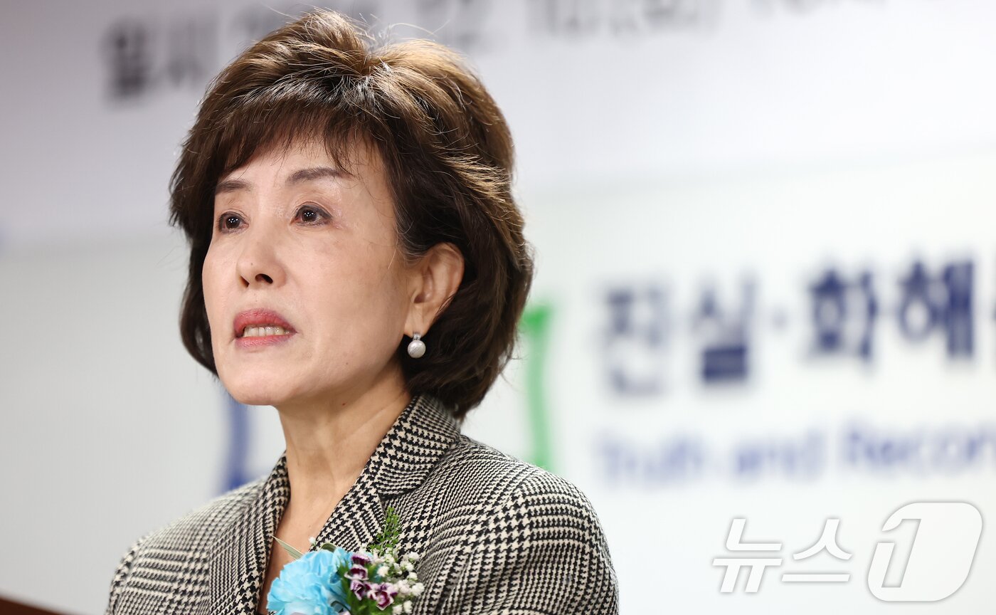 본문 이미지 - 박선영 신임 진실·화해를위한과거사정리위원회(진실화해위) 위원장이 10일 서울 중구 진실화해위에서 열린 취임식에서 취임사를 하고 있다. 2024.12.10/뉴스1 ⓒ News1 김도우 기자