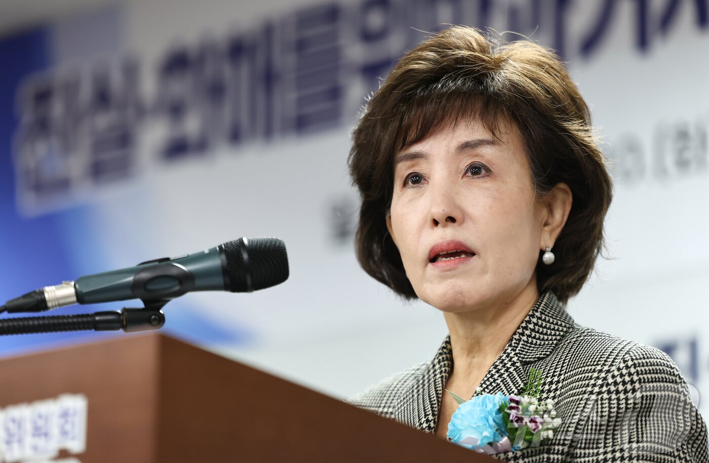 본문 이미지 - 박선영 신임 진실·화해를위한과거사정리위원회(진실화해위) 위원장이 10일 서울 중구 진실화해위에서 열린 취임식에서 취임사를 하고 있다. 2024.12.10/뉴스1 ⓒ News1 김도우 기자