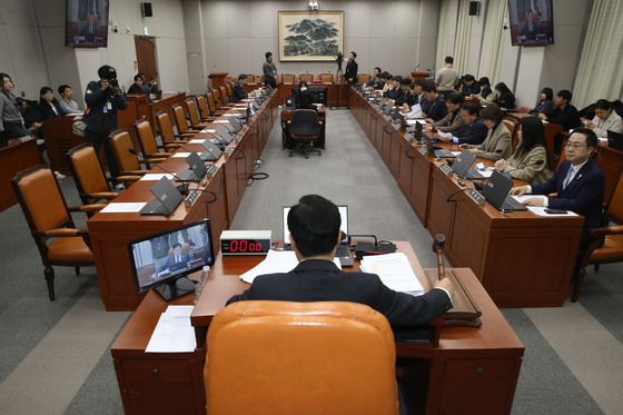 '12·3 비상계엄' 상임위 현안질의…대통령실 입장 주목