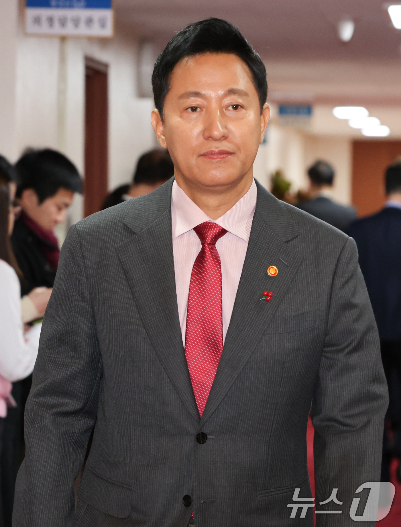 (서울=뉴스1) 허경 기자 = 오세훈 서울시장이 10일 서울 종로구 정부서울청사에서 열린 국무회의에 참석하고 있다. 2024.12.10/뉴스1