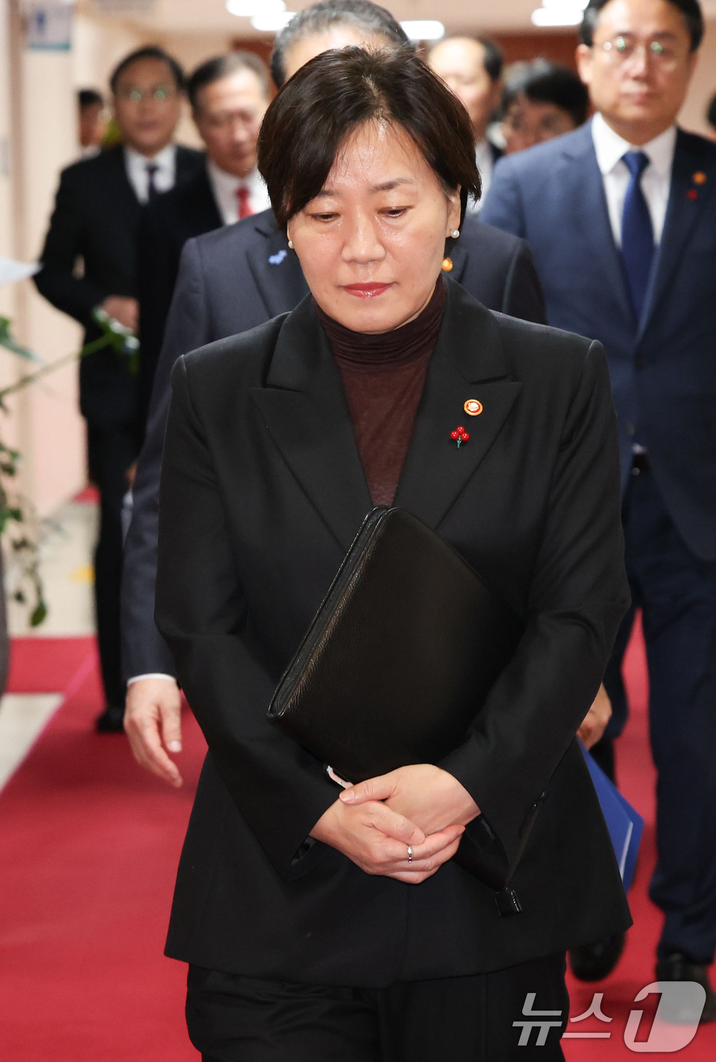 (서울=뉴스1) 허경 기자 = 송미령 농림축산식품부 장관이 10일 서울 종로구 정부서울청사에서 열린 국무회의에 참석하고 있다. 2024.12.10/뉴스1