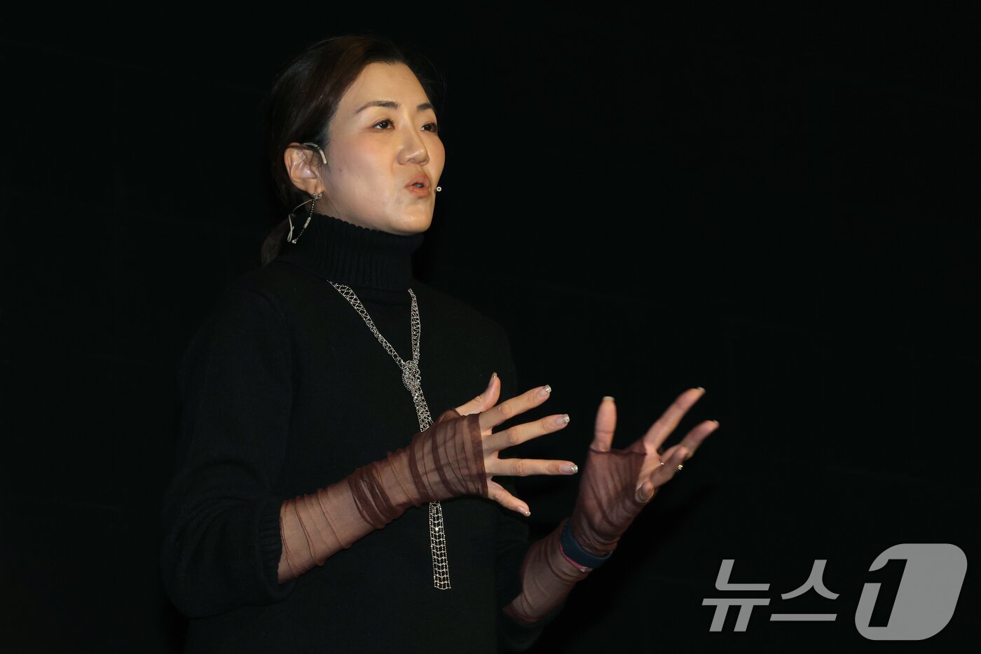 본문 이미지 - 조현민 한진 사장이 10일 오후 서울 용산구 서울드래곤시티 컨벤션타워에서 열린 '한진 언박싱데이 2024'에서 주제 발표를 하고 있다. 2024.12.10/뉴스1 ⓒ News1 황기선 기자