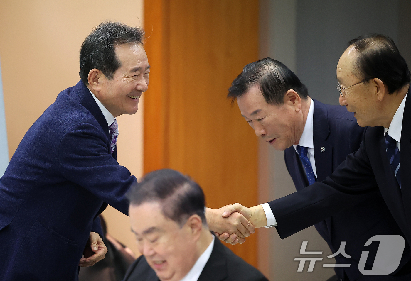 (서울=뉴스1) 김진환 기자 = 정세균 전 국회의장이 10일 오후 서울 마포구 연세대학교 김대중도서관 컨벤션 홀에서 열린 '김대중(DJ) 대통령 탄생 100주년, 노벨평화상 수상 …