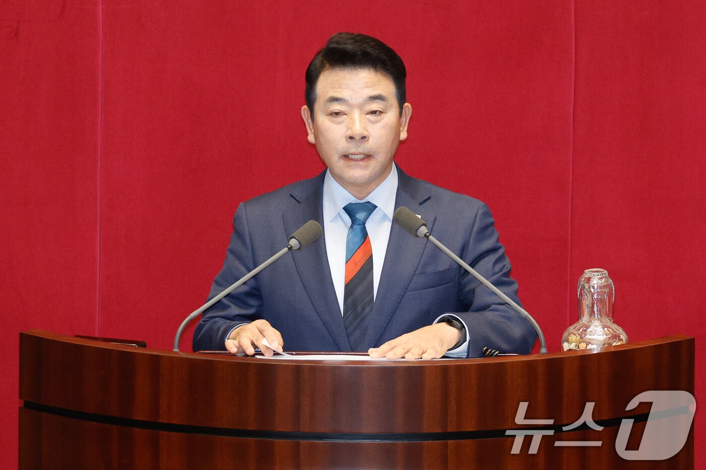 본문 이미지 - 박정 국회 예산결산특별위원장이 10일 오후 서울 여의도 국회에서 열린 본회의에서 2025년도 예산안 심사보고를 하고 있다. 2024.12.10/뉴스1 ⓒ News1 안은나 기자