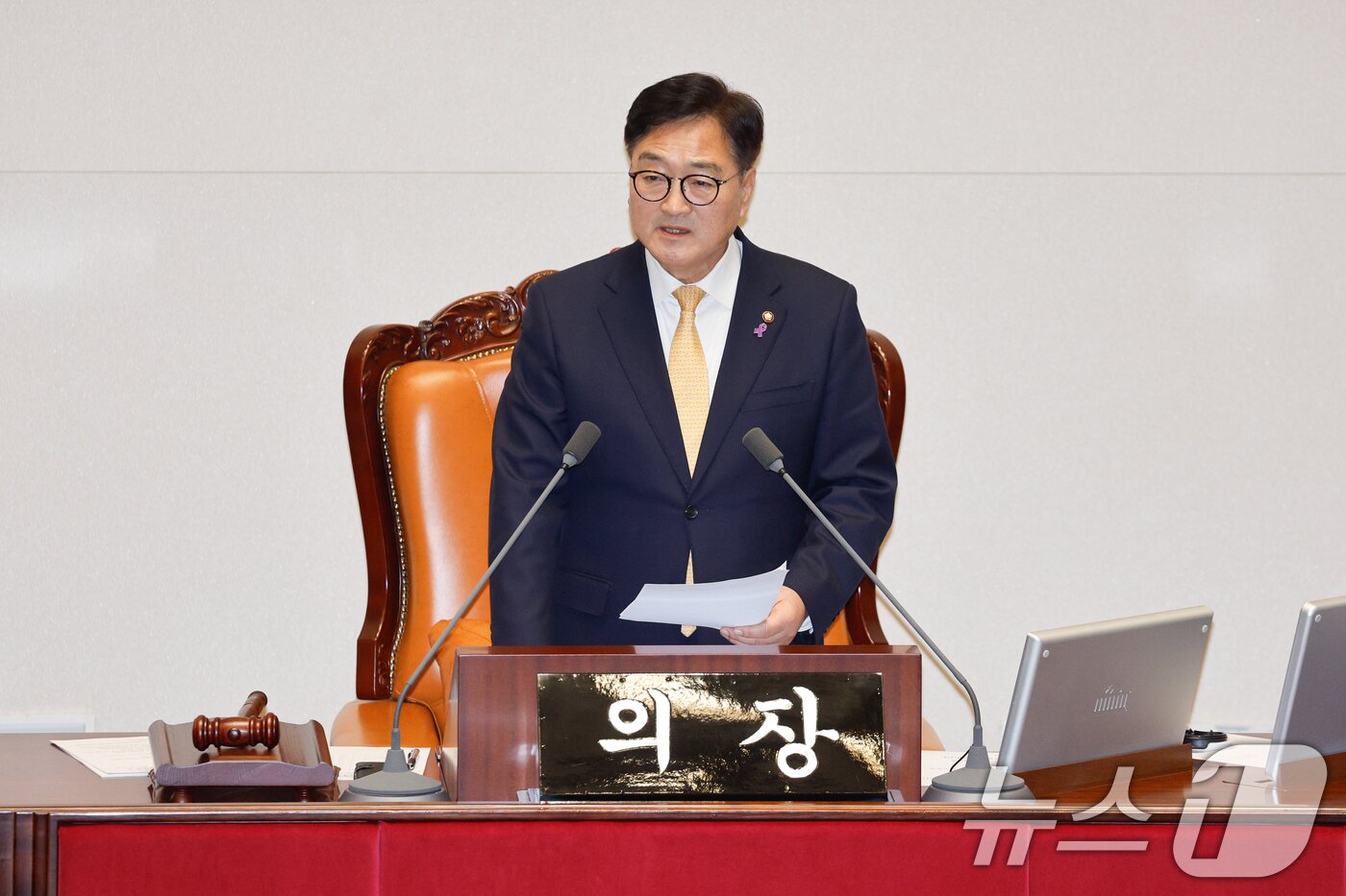 본문 이미지 - 우원식 국회의장이 10일 오후 서울 여의도 국회에서 열린 본회의에서 2025년도 예산안에 대한 수정안이 통과된 뒤 발언하고 있다. 2024.12.10/뉴스1 ⓒ News1 안은나 기자