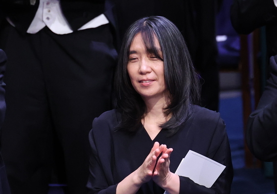 전미도서비평가협회상 효과…한강 '작별하지 않는다' 판매량, 벌써 407% 상승