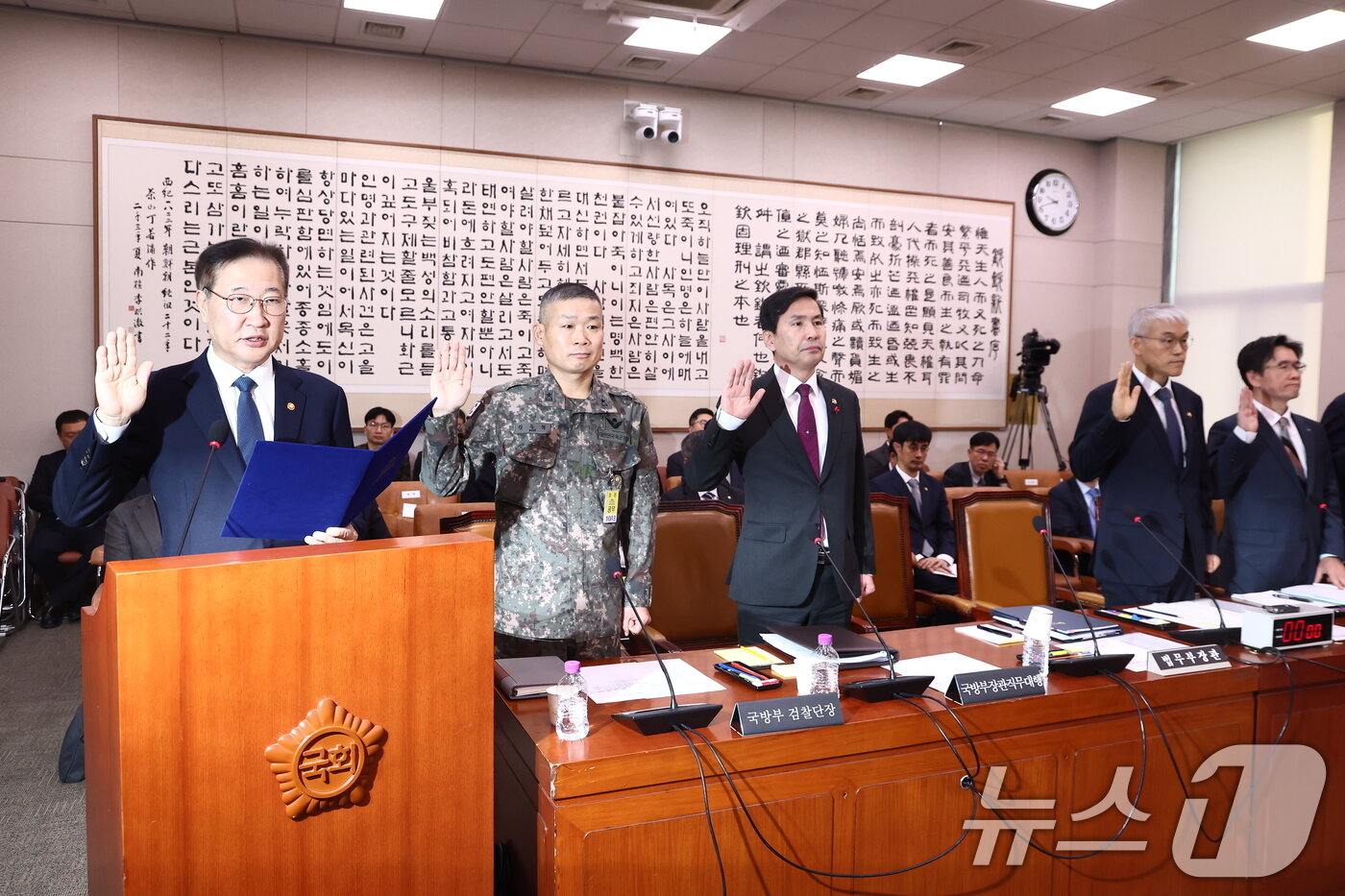 본문 이미지 - 왼쪽부터 박성재 전 법무부 장관, 김동혁 국방부검찰단장, 김선호 국방부장관 직무대행, 천대엽 법원행정처장, 오동운 고위공직자범죄수사처장. 2024.12.11/뉴스1 ⓒ News1 김민지 기자
