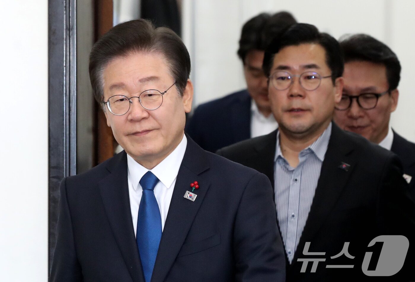 본문 이미지 - 이재명 더불어민주당 대표가 11일 오전 서울 여의도 국회에서 열린 최고위원회의에 참석하고 있다. 2024.12.11/뉴스1 ⓒ News1 이광호 기자