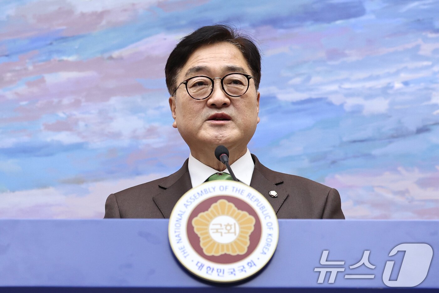 본문 이미지 - 우원식 국회의장이 11일 오전 서울 여의도 국회에서 계엄사태 국정조사권 발동 기자회견을 하고 있다. 2024.12.11/뉴스1 ⓒ News1 구윤성 기자