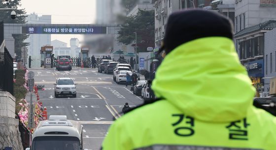 軍 "경찰과 '계엄사 시설·장비' 압수수색 협의 중"