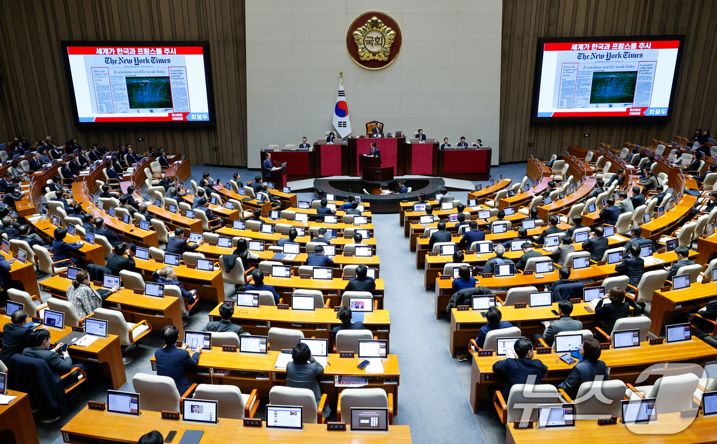 (서울=뉴스1) 안은나 기자 = 한덕수 국무총리를 비롯한 국무위원들이 11일 오후 서울 여의도 국회에서 열린 제419회국회(임시회) 제1차 본회의에서 최형두 국민의힘 의원의 윤석열 …