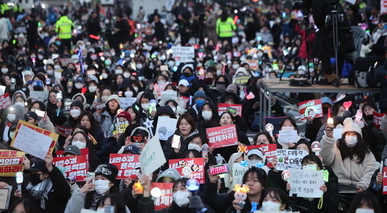 촛불문화제, 무겁고 딱딱함을 벗어나 흥겨운 콘서트로 변신