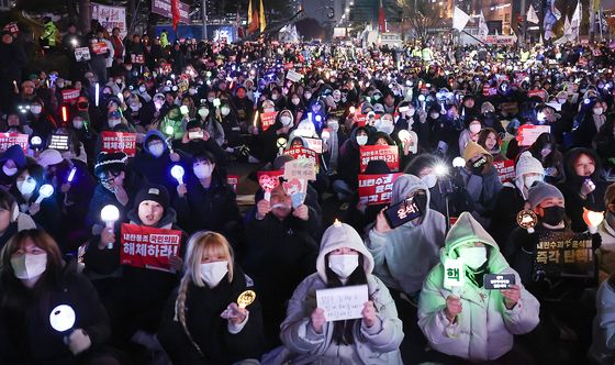 영국 가디언 "한국, 새로운 리더십 필요…尹 탄핵안 가결돼야"