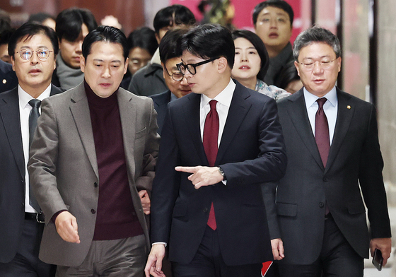 지선 길목서 계파갈등 커지는 국힘…민주 잰걸음에 위기감