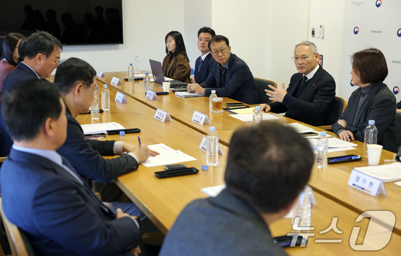 (서울=뉴스1) = 유인촌 문화체육관광부 장관이 12일 서울 종로구 국립현대미술관 서울관에서 오는 15일 개최될 제5회 한일중 스포츠 장관회의를 앞두고 수영, 유도, 탁구, 양궁, …