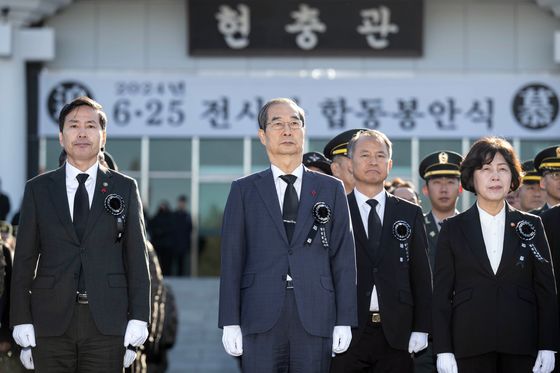 한 총리 "지금의 한국 존재할 수 있는 건 목숨 바쳐 나라 지킨 영웅 덕분"