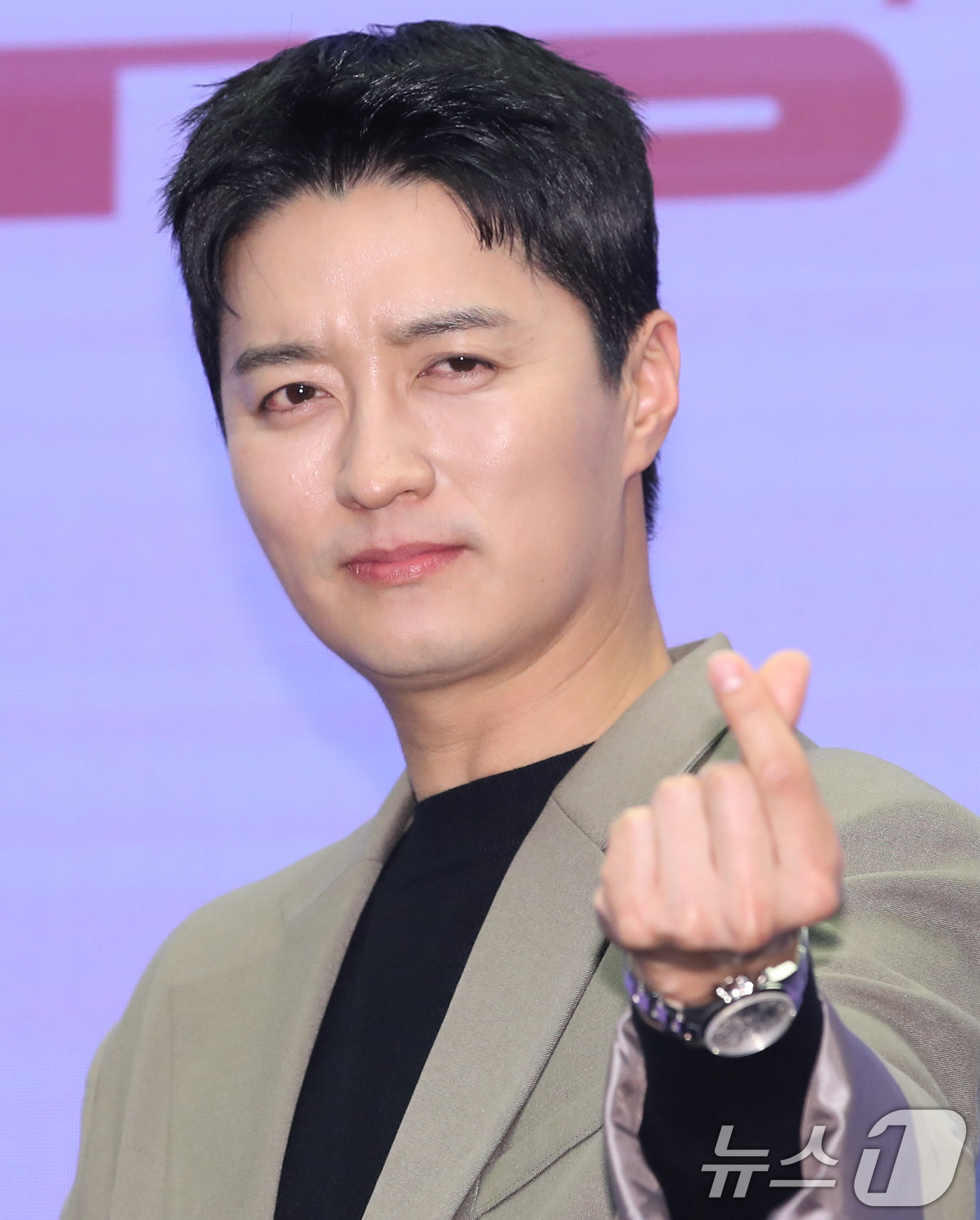 (서울=뉴스1) 권현진 기자 = 배우 인교진이 12일 서울 마포구 스탠포드호텔코리아에서 열린 KBS 2TV 드라마 '수상한 그녀' 제작발표회에서 포즈를 취하고 있다.'수상한 그녀' …