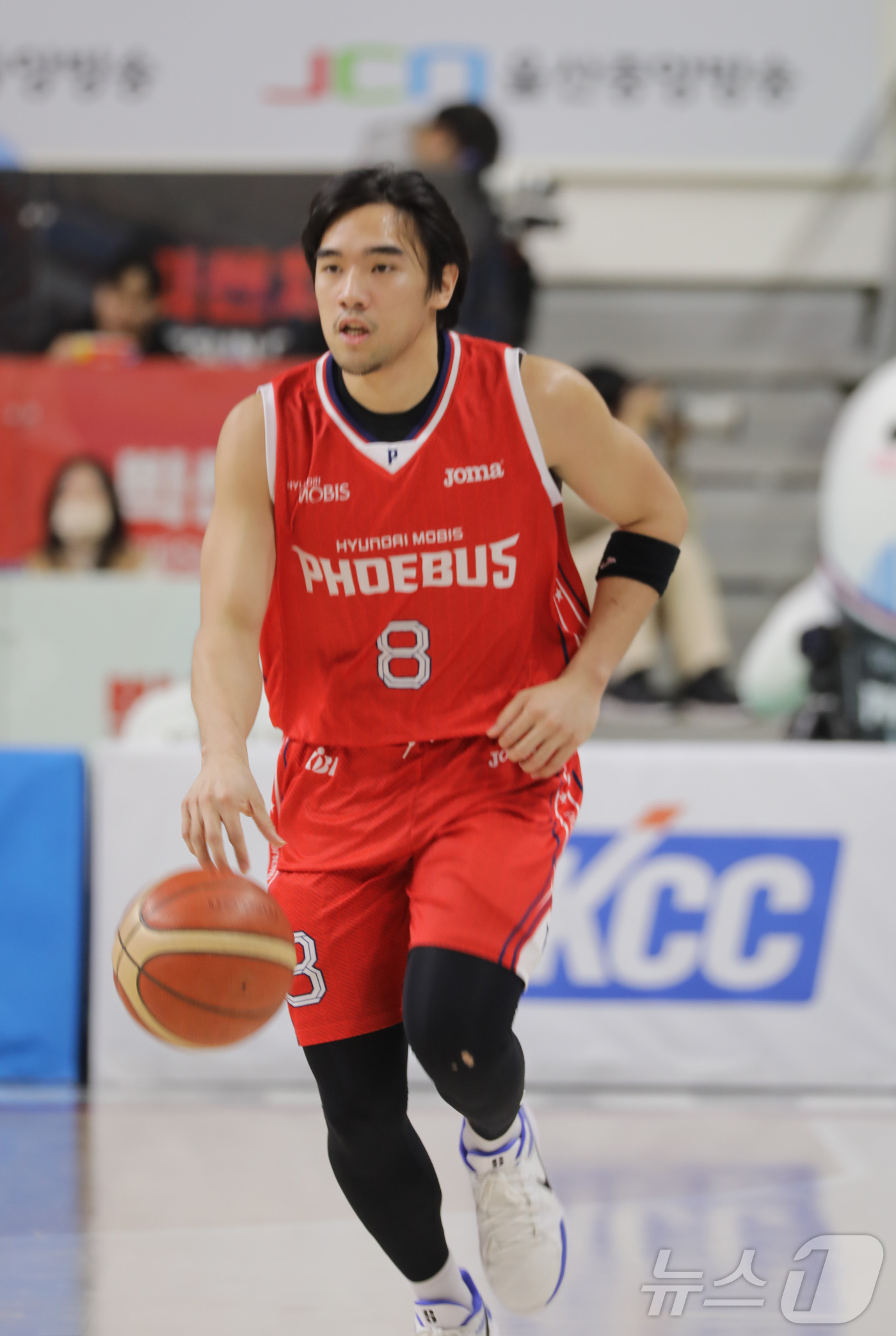 (울산=뉴스1) 김지혜 기자 = 12일 오후 울산 동천체육관에서 열린 '2024-2025 KCC 프로농구' 정규리그 울산현대모비스와 원주 DB의 경기에서 울산 미구엘 안드레 옥존이 …