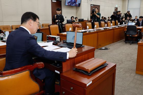 '비상 계엄' 경찰·행안부·선관위 대응 확인…국힘은 불참