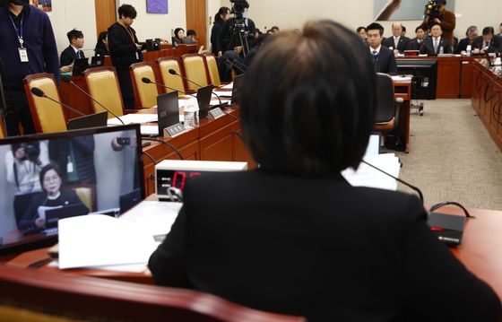 방통위 설치법, 야당 내 이견으로 '보류'…계엄 질의 후 재개