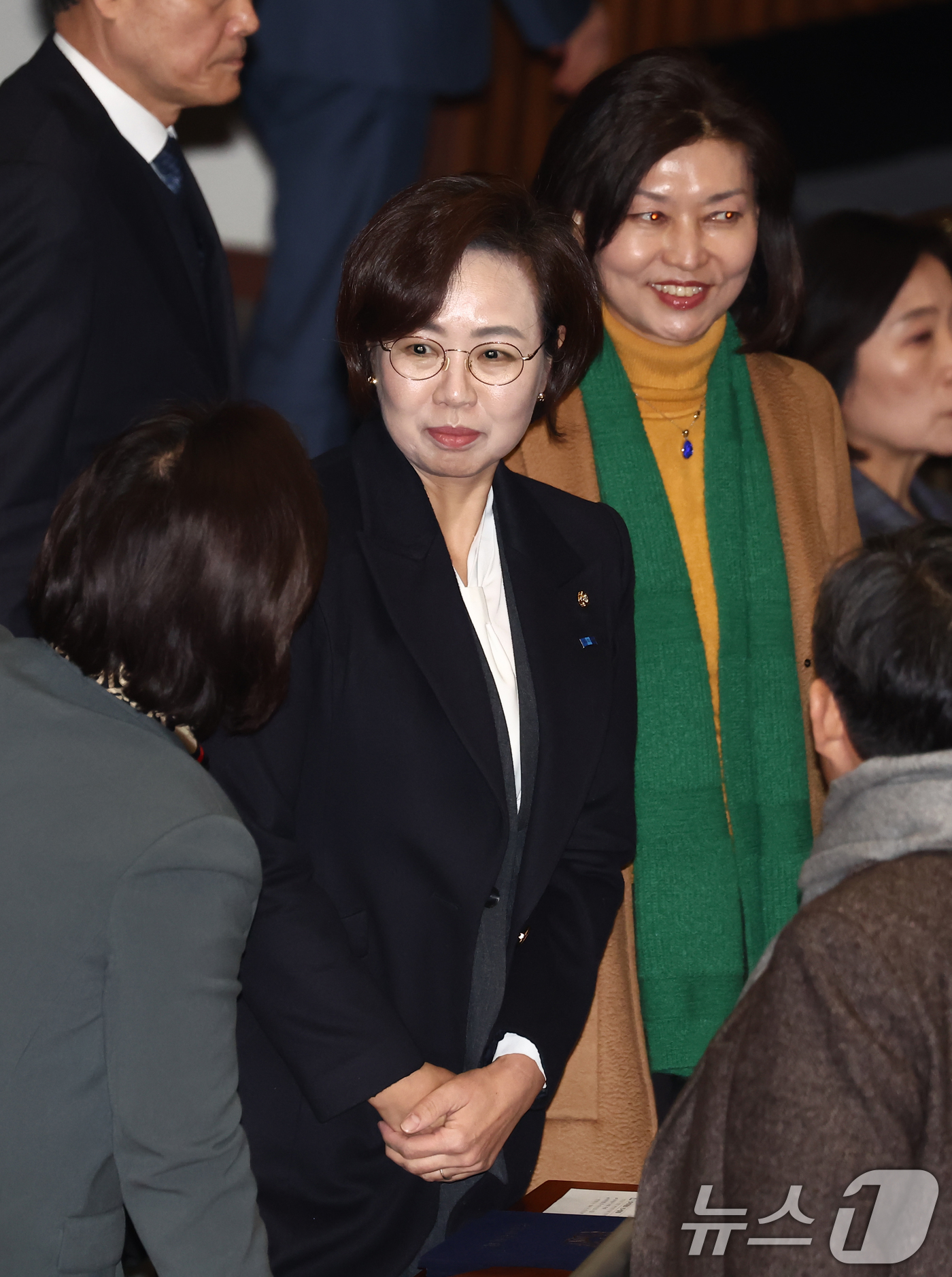 (서울=뉴스1) 김민지 기자 = 징역 2년 실형이 확정된 조국 전 조국혁신당 대표의 비례대표 의원직을 승계 받은 백선희 의원이 13일 오후 서울 여의도 국회에서 열린 제419회국회 …