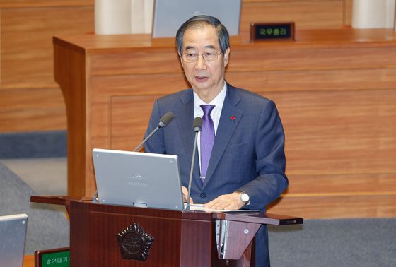 한 총리 "비상계엄 선포 후 윤 대통령과 한두 번 통화"