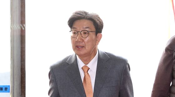 원내대표실 향하는 권성동