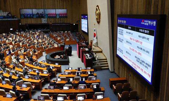 "내란동조" vs "거짓주장"…한총리 "계엄 후 대통령과 통화"(종합)