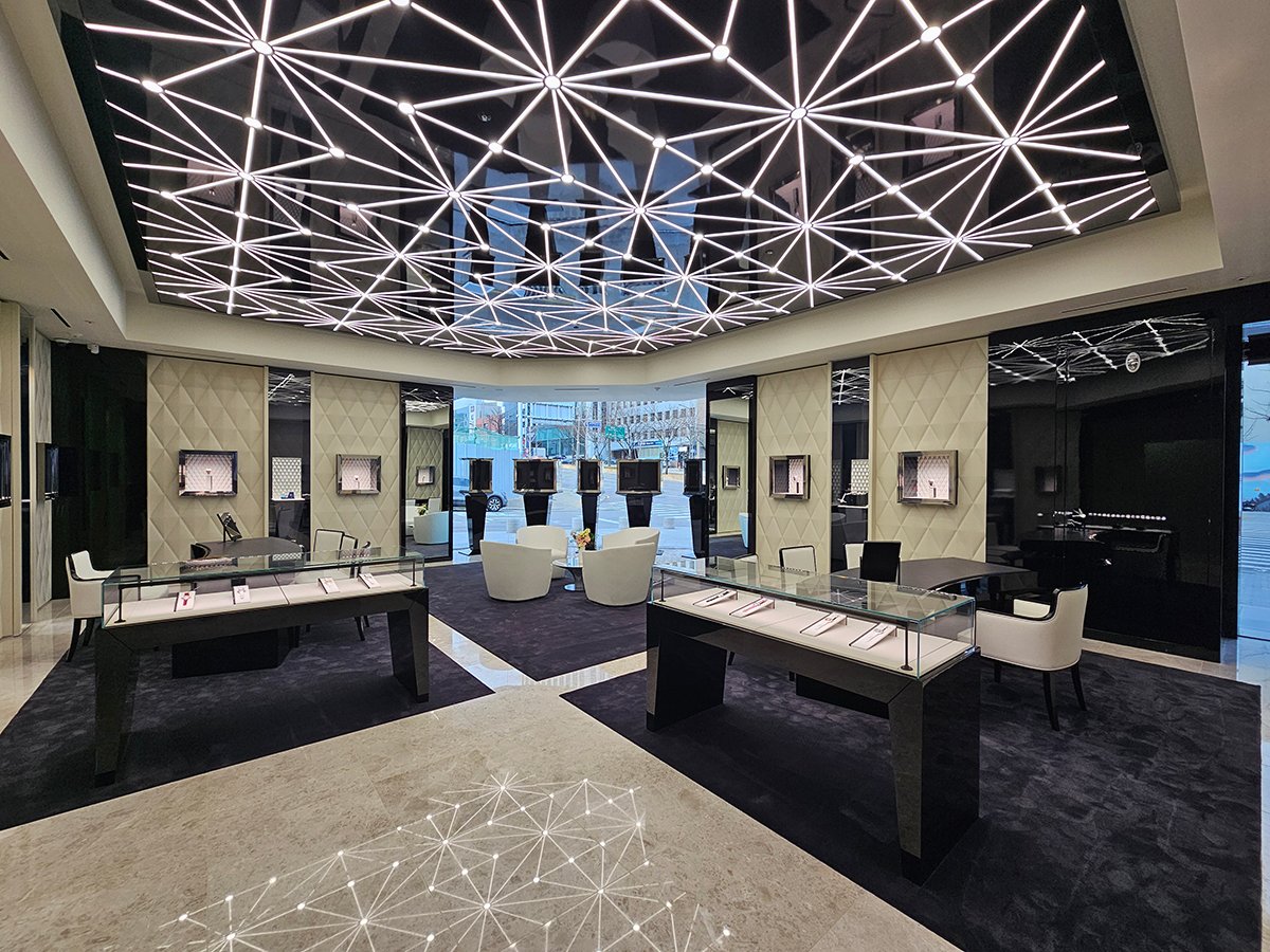 본문 이미지 - 서울 도산대로에 위치한 제이콥앤코 부티크 매장 내부 모습. /제이콥앤코 코리아 제공