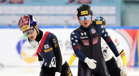 1위로 결승선 통과하는 장성우