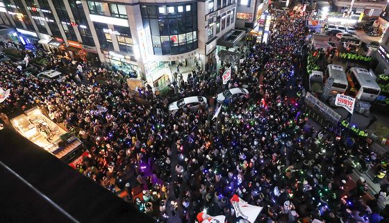 홍준표 "그는 거칠었고 미숙했지만 그렇다고 내란죄로 감옥 보내는 건 좀"