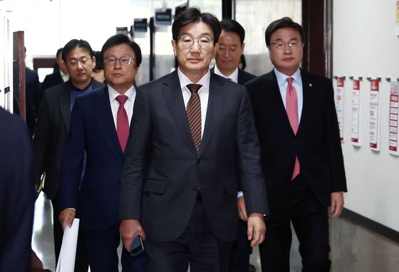 국힘, 두번째 尹탄핵 표결 참석한다…당론은 갑론을박(종합)