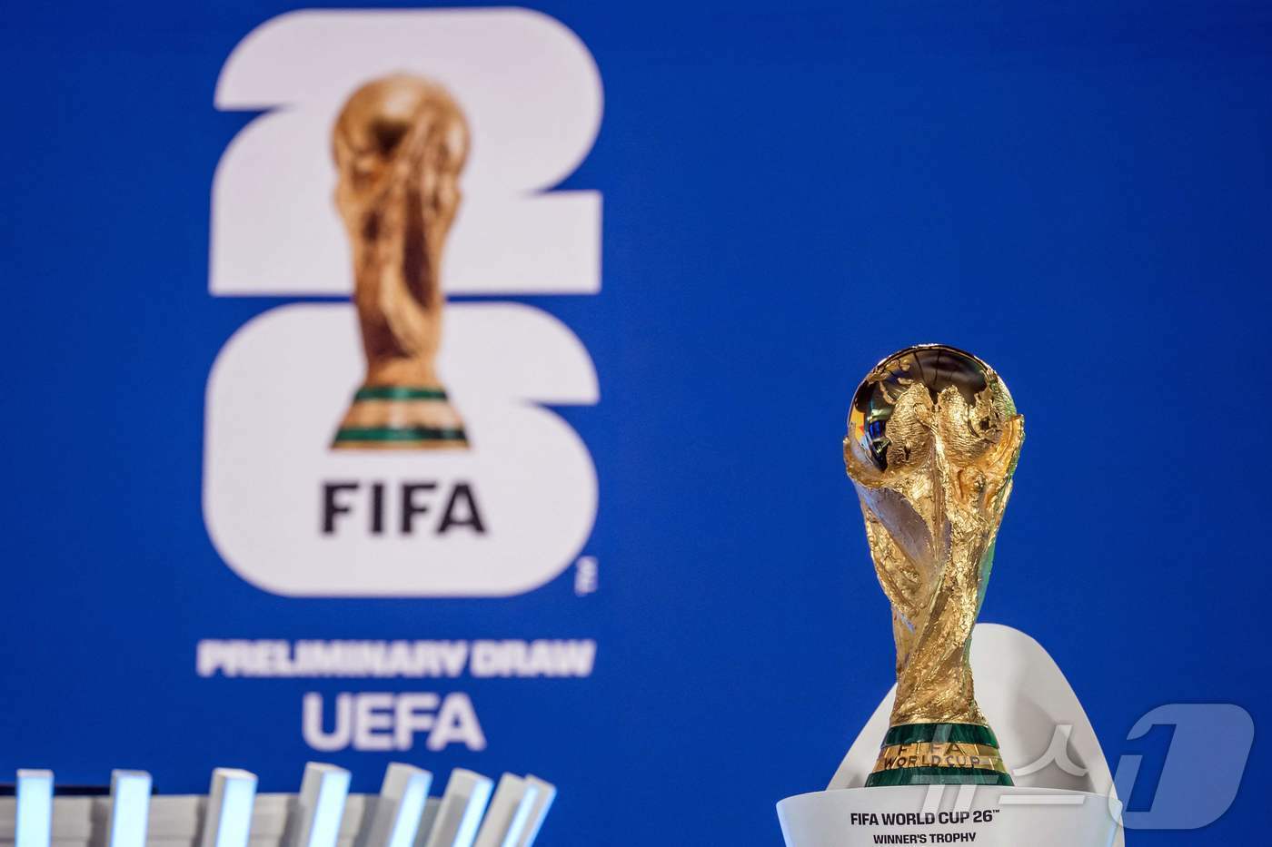 본문 이미지 - 월드컵 트로피 ⓒ AFP=뉴스1