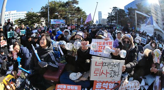 흥겨운 탄핵 촉구 집회