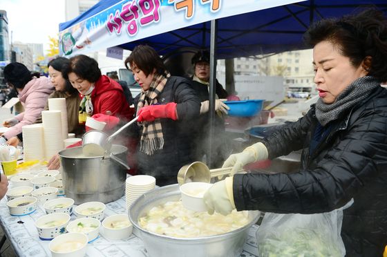 "尹탄핵!" 1만명 운집 광주 금남로…'대동정신' 가득