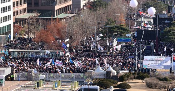 국회대로 가득 메운 시민들