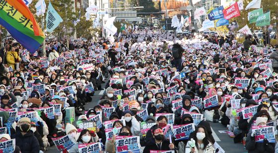 부산 서면에 모인 시민들