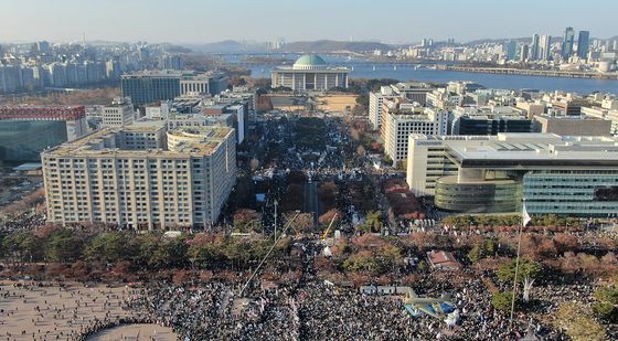 국회 앞 '尹 탄핵 촉구' 인파