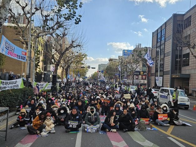 "국민 심판의 날"…충북도청 앞 '尹정권 퇴진' 도민 총궐기대회