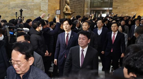 '尹 탄핵 표결' 본회의 참석하는 여당 의원들