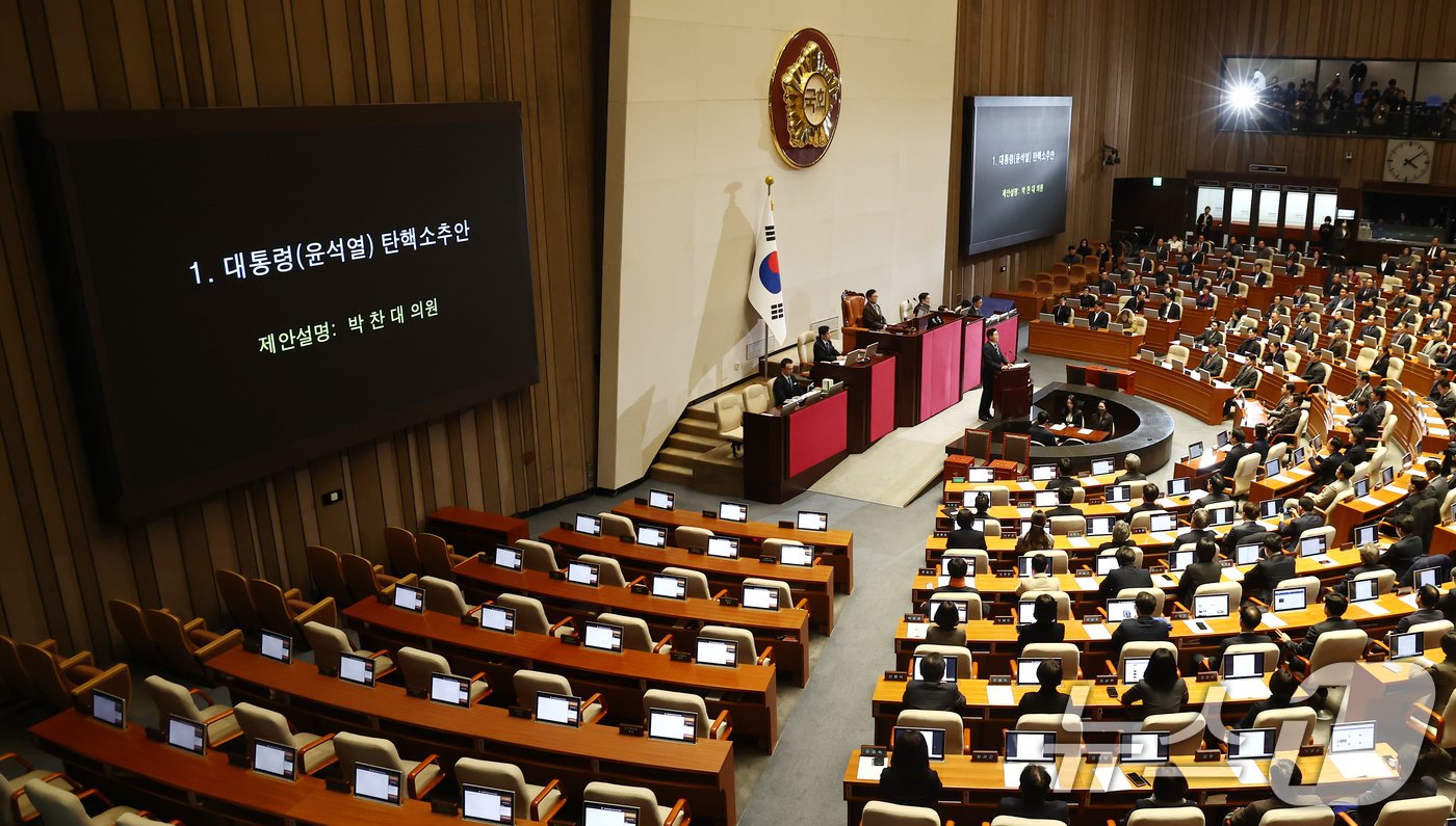 박찬대 더불어민주당 원내대표가 14일 오후 서울 여의도 국회에서 열린 윤석열 대통령 탄핵소추안 관련 제419회국회&#40;임시회&#41; 제4차 본회의에서 제안설명을 하고 있다. 2024.12.14/뉴스1 ⓒ News1 김민지 기자