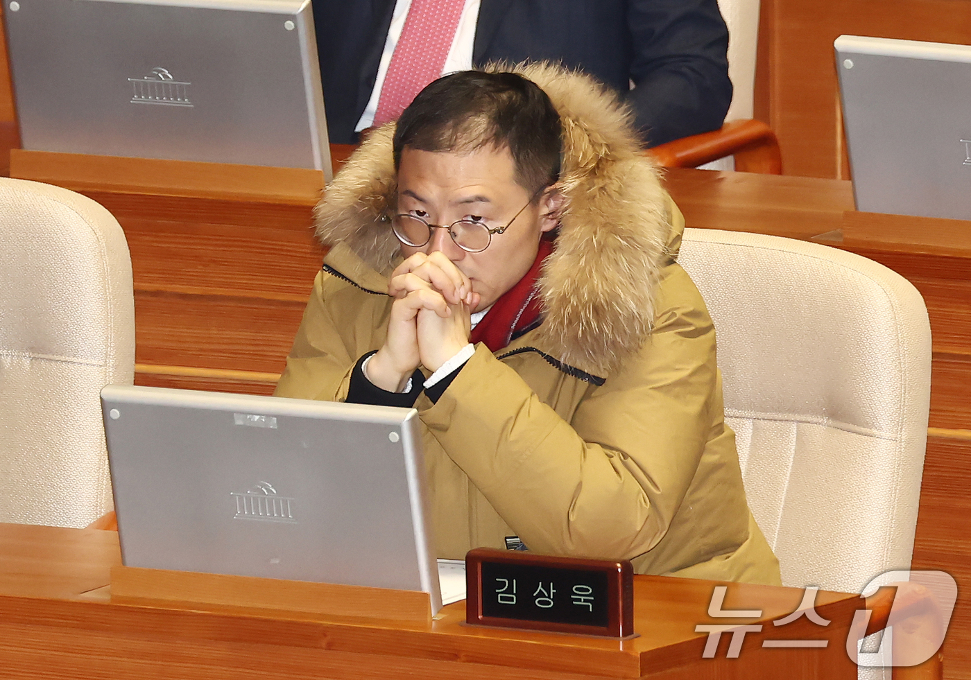 (서울=뉴스1) 김민지 기자 = 김상욱 국민의힘 의원이 14일 오후 서울 여의도 국회에서 열린 윤석열 대통령 탄핵소추안 관련 제419회국회(임시회) 제4차 본회의에서 박찬대 더불어 …