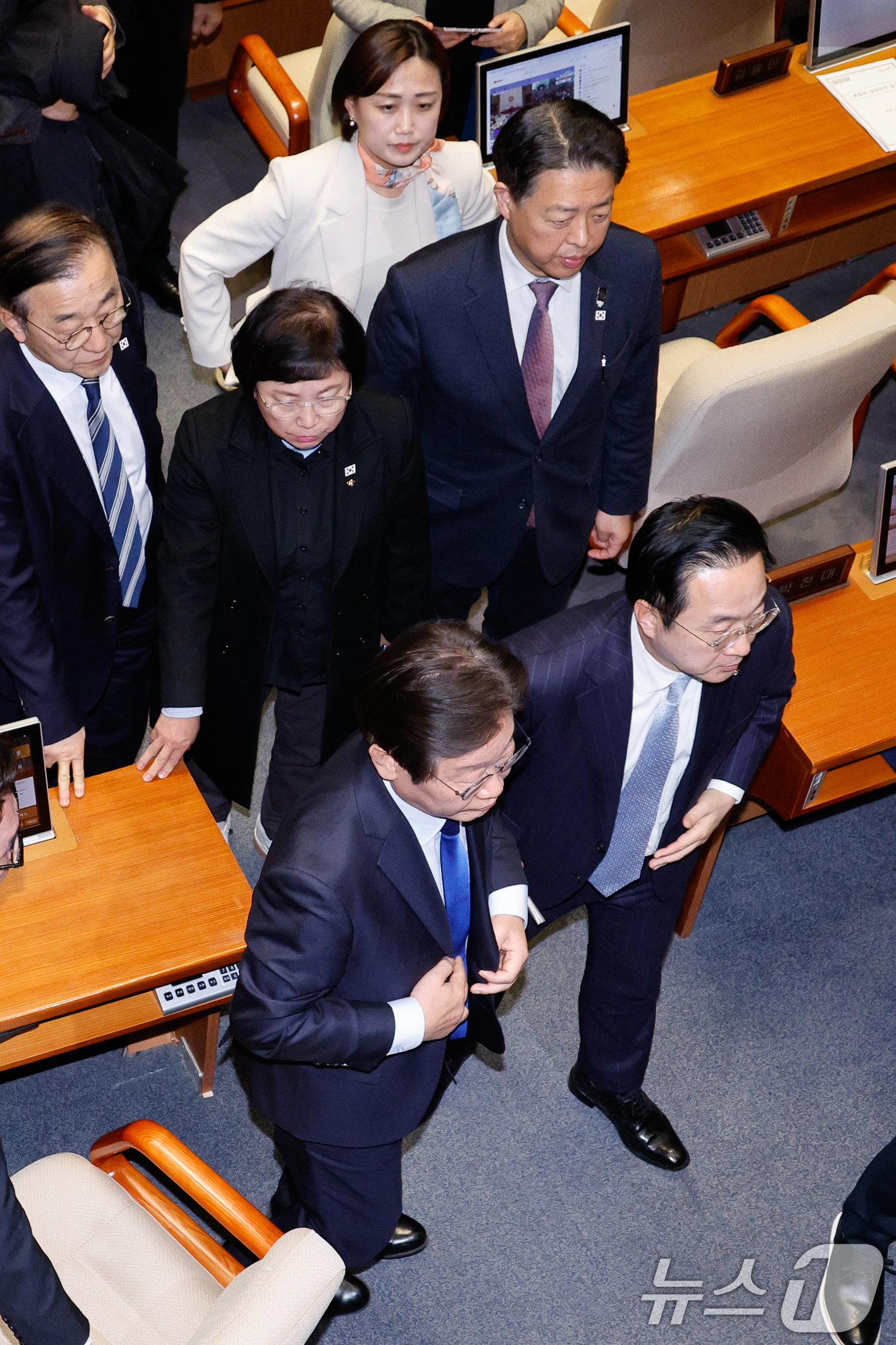 (서울=뉴스1) 안은나 기자 = 이재명 더불어민주당 대표가 14일 오후 서울 여의도 국회에서 열린 제419회국회(임시회) 제4차 본회의에서 윤석열 대통령 탄핵소추안이 가결되자 본회 …