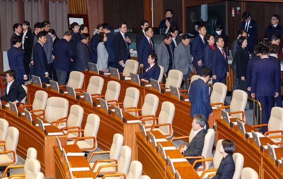 개혁신당 "윤, 헌재 선고때까지 국민 선동 말고 자숙하라"